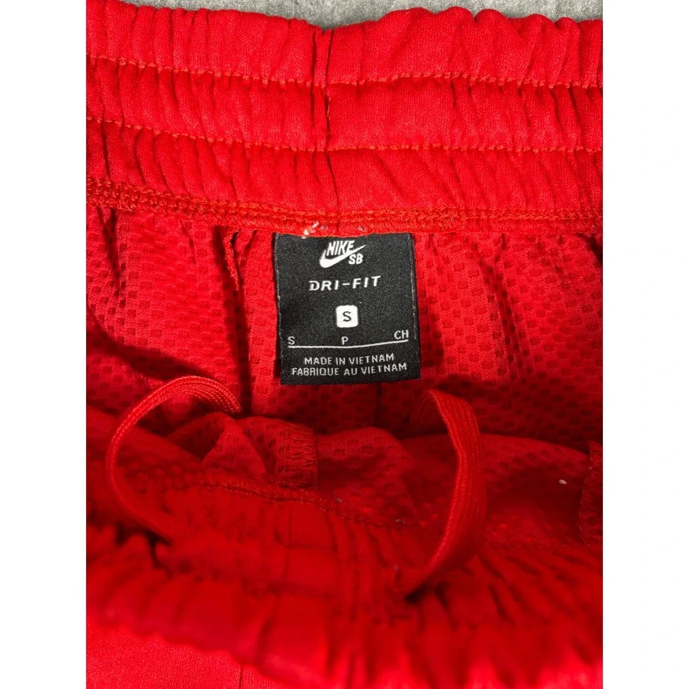 Nike SB Dri-FIT Mesh Athletic Shorts Graphic Logo Small Red